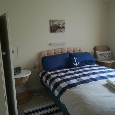 Pine Lodge Barton-on-Sea Exterior foto
