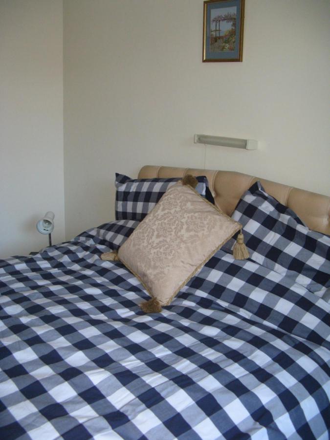 Pine Lodge Barton-on-Sea Exterior foto