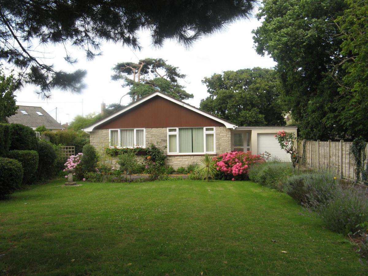Pine Lodge Barton-on-Sea Exterior foto