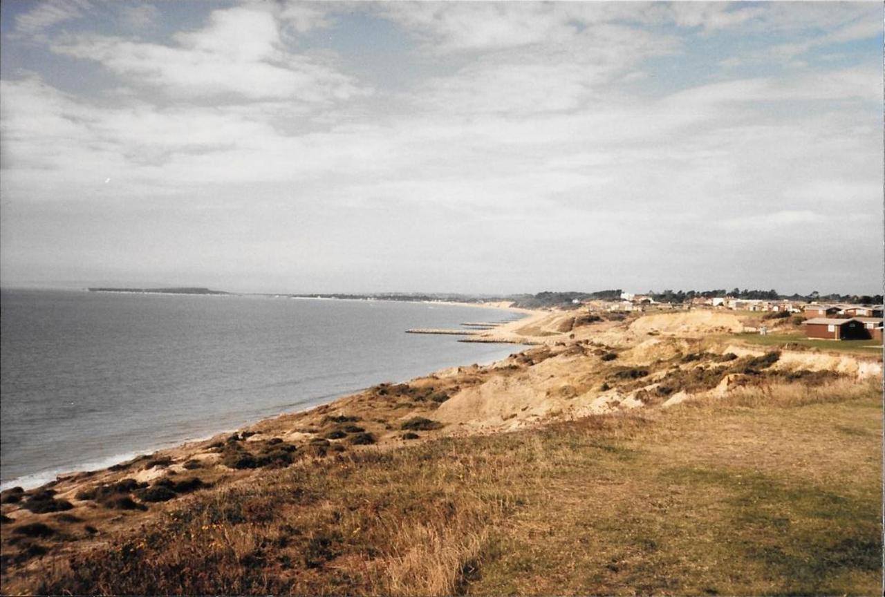 Pine Lodge Barton-on-Sea Exterior foto