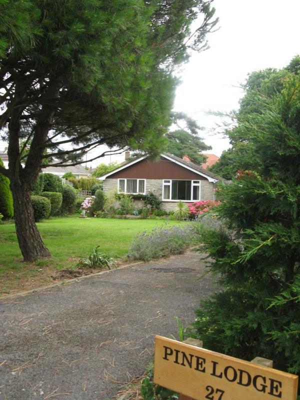 Pine Lodge Barton-on-Sea Exterior foto