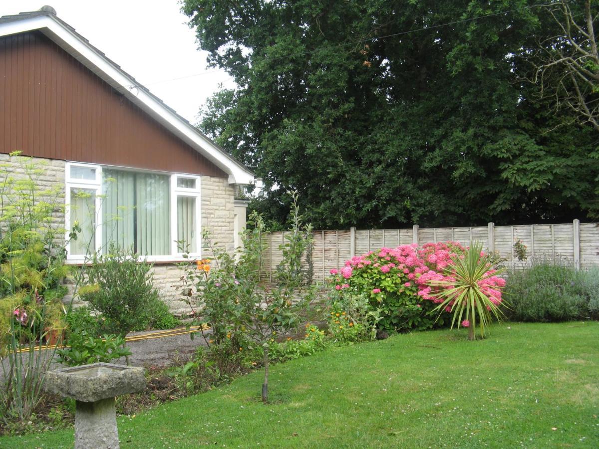 Pine Lodge Barton-on-Sea Exterior foto